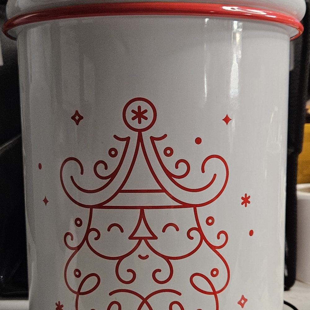 LeCrueset Enamel "Cookie Jar"